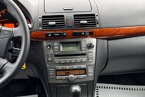 купить Тойота Avensis 2007, автосалон 