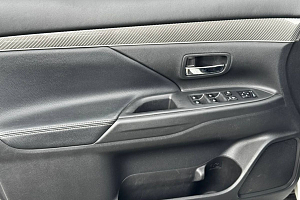 купить Мицубиси Outlander 2019, автосалон 