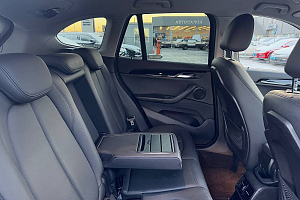 купить БМВ X1 2015, автосалон 